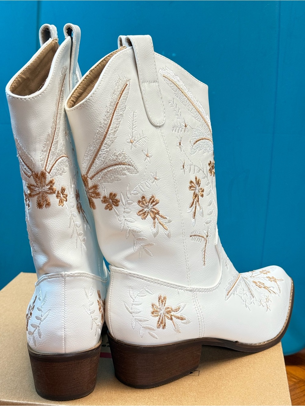 Women’s White Floral Embroidered Western Cowboy / Cowgirl Boots – EU 37 / US 7 - Picture 4 of 7
